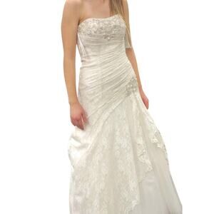 Ivory Strapless A-line lace gown soft beaded lace clear seed beads pearls Size 6